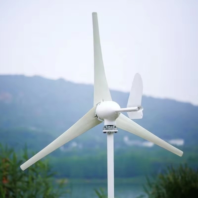 ระบบพลังงานแสงอาทิตย์ลม 5KW ที่มีราคาถูก พร้อมเครื่องปรับคลื่นไซน์บริสุทธิ์และความถี่ต่ํา